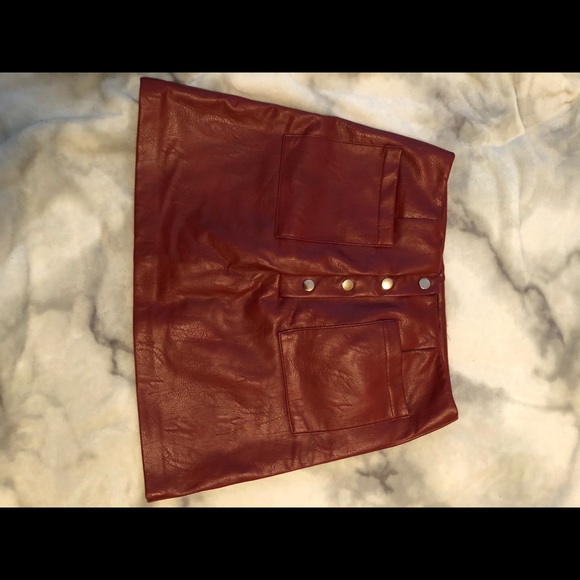 Red leather skirt - Picture 1 of 3
